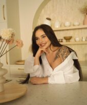 Tavisha +971564401582